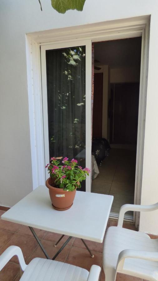 Kalampakas Guesthouse Larnaca Exterior photo